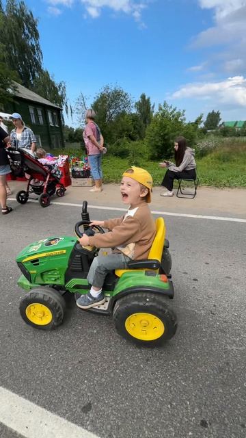 Еду сам на тракторе 🚜