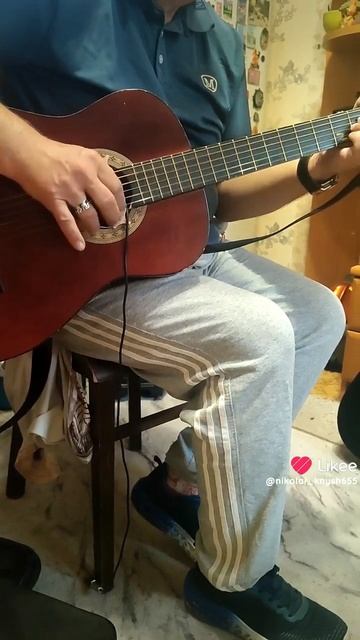 Играю перебором на гитаре 🎸🎸🎸