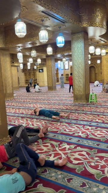 В мечети Аль-Сахаба в Шарм Эль Шейх после намаза