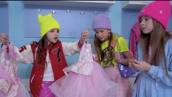 Амине ЖЕСТКО ПОРВАЛИ платье в кампусе перед тусой?! 👗💔