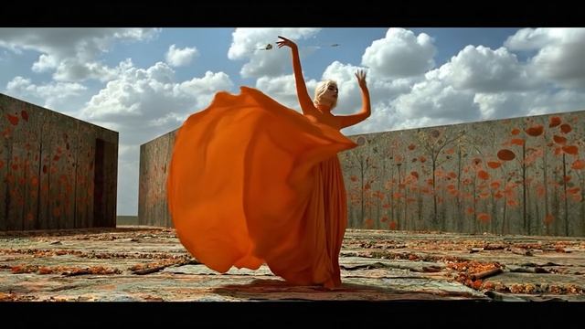 Surreal AI Scenes With Dancing - Golden In The Sun - 4K