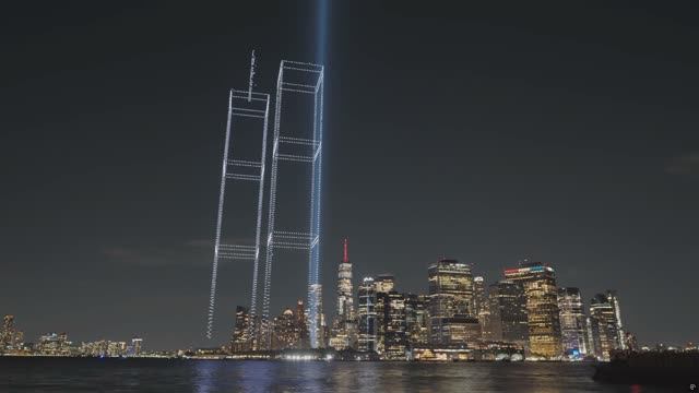 Cветовой инсталляции 2,977 огней над нью-йоркской гаванью 4K HDR10