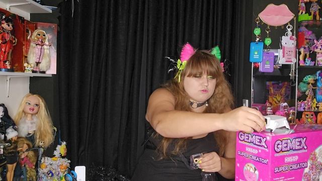 Barbie Dream Besties: Распаковка куклы в красных латексных шортах