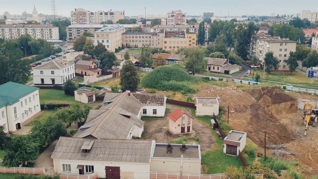 Новополесская рядом с универмагом