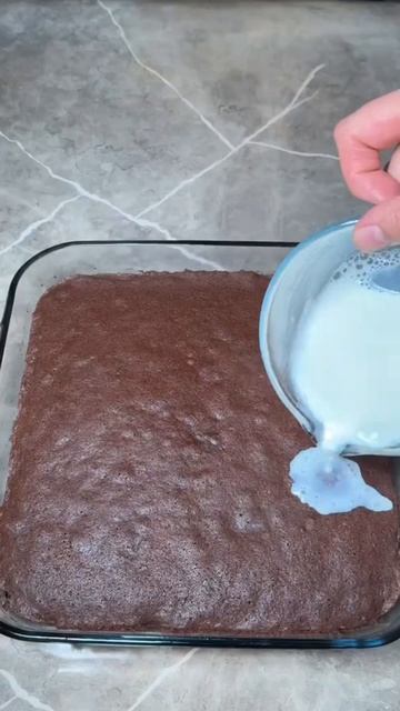 Этот торт бесподобен. ТОРТ ЗА 5 $ НА ВКУС КАК МИЛЛИОН!  Шоколадный бисквит с кремом
