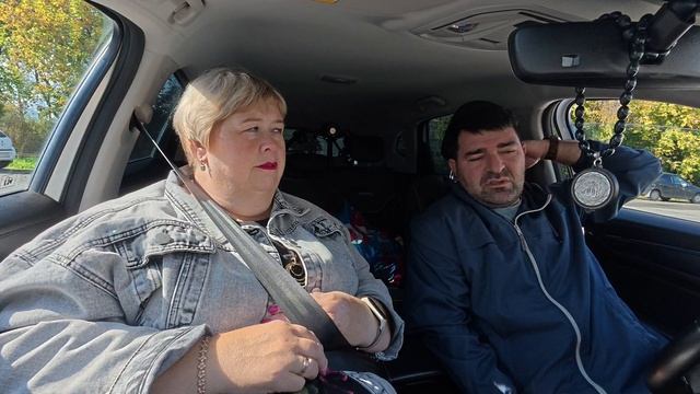 Поздний завтрак-обед. Поехали прогуляться по торговому центру. Искали лекарства для  меня.