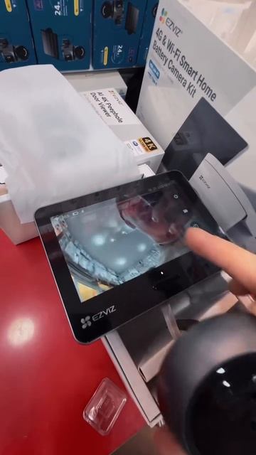Это не обычный глазок! EZVIZ HP4 1080P — кто стоит за дверью, видно на экране 🚪📹