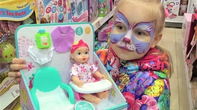 Алиса выбирает НОВЫЕ ИГРУШКИ для детей в детском магазине !