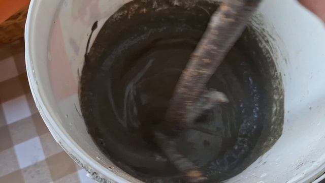 Посадила цветы. Навожу раствор для печки