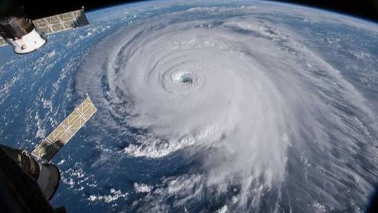 LESSON➢ IN THE EYE OF THE HURRICANE3