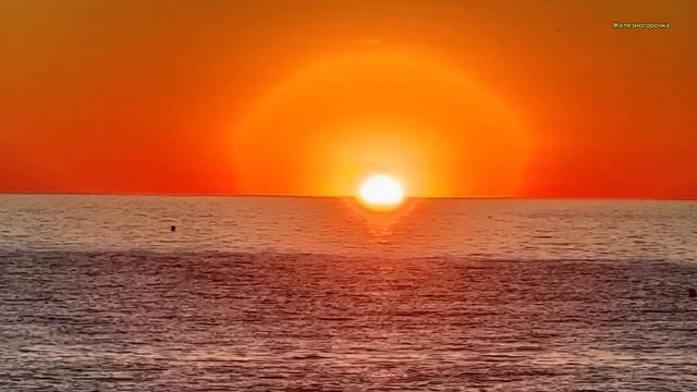 Осенний закат солнца на море. Сочи в сентябре