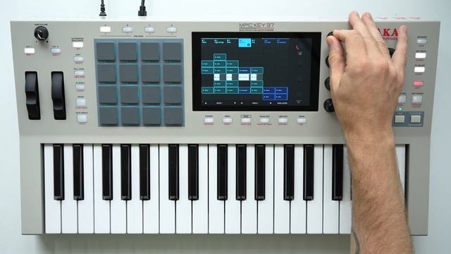 Лучший грувбокс по мнению Хоскинга - Akai MPC Key37 G2