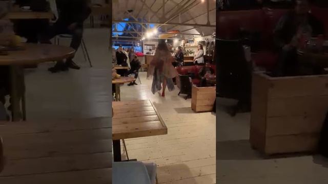 Показ мод, Яхт клуб