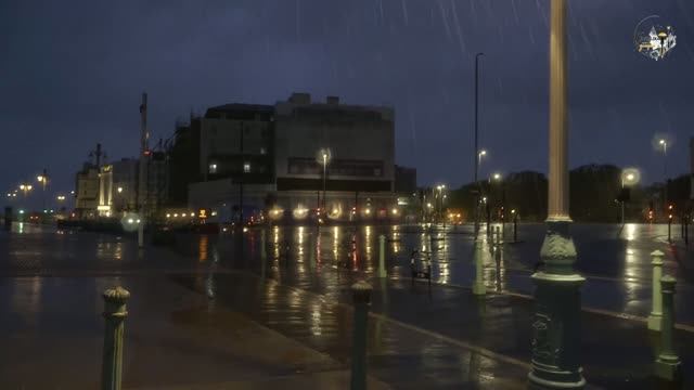 Расслабляющая прогулка по пляжу под проливным дождем 🌧️ Звуки дождя и океана для сна, учебы и сняти