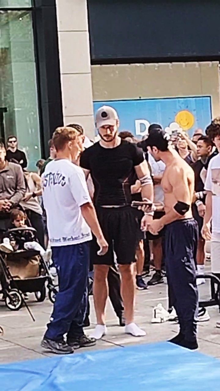 ГЕРМАНИЯ. СИЛАЧИ В ЦЕНТРЕ ФРАНКФУРТА-НА-МАЙНЕ! СПОРТИВНОЕ ШОУ. 12.09.26
