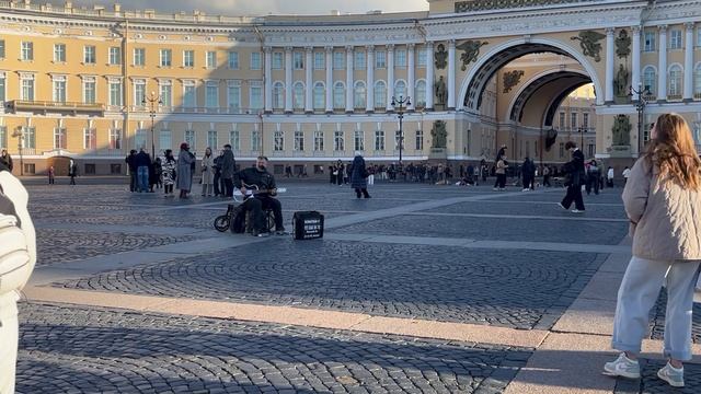 Вот такая атмосфера на Дворцовой площади в Санкт-Петербурге