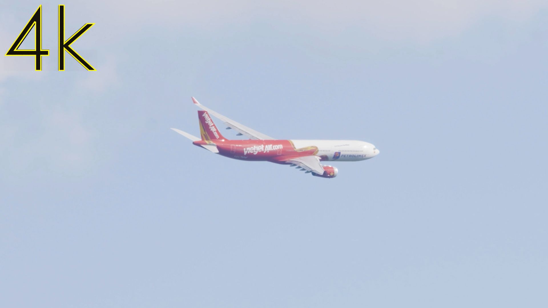 Airbus A330-300 заходит на посадку. Провожающее видео (4К/60 FPS)