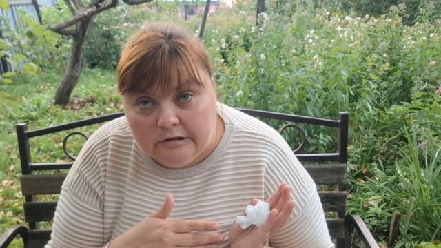 приехала домой. устала. ем блинчики. пью чай.