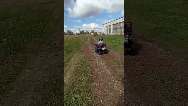 Покатушки на квадрике по грязи и большим лужам