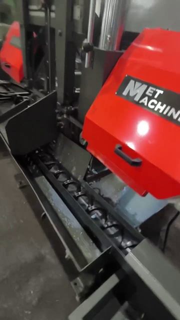 Полуавтоматический ленточнопильный станок с поворотной рамой MetMachine LSZ4040