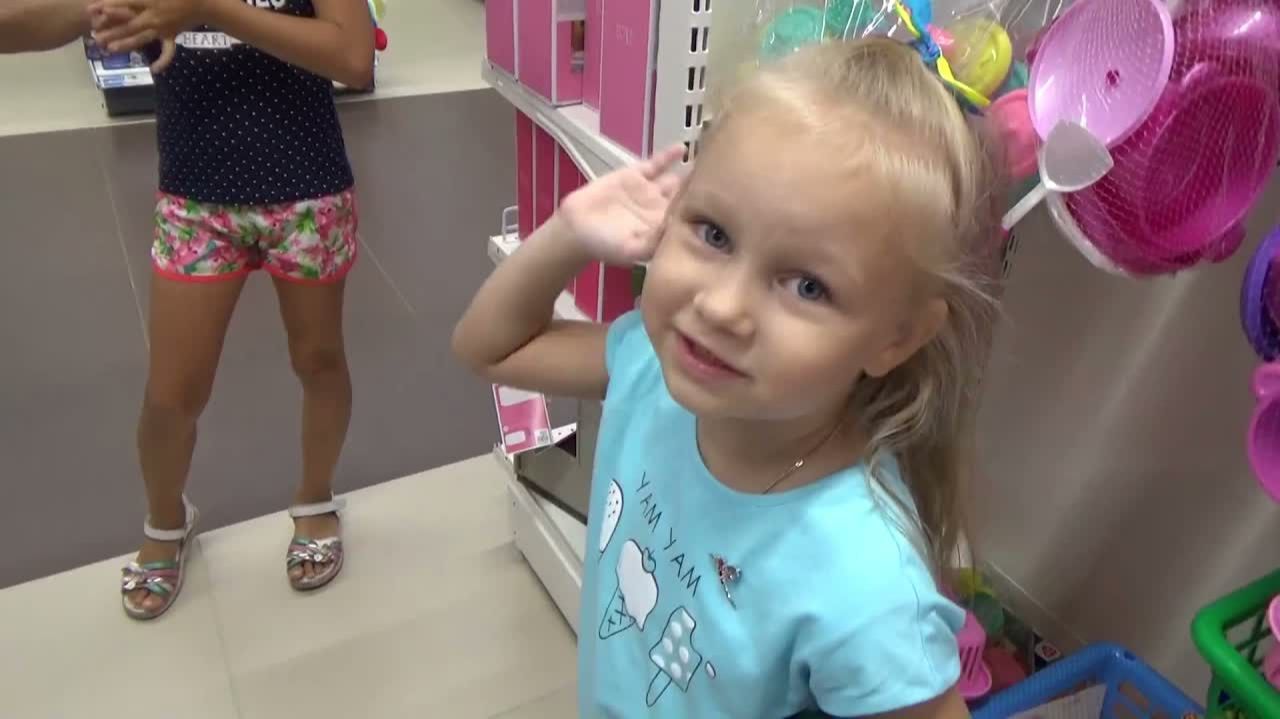 Алиса купила ИГРУШКИ в Детском МИРЕ для детей !!! Buying Toys In Baby Shop For Kids