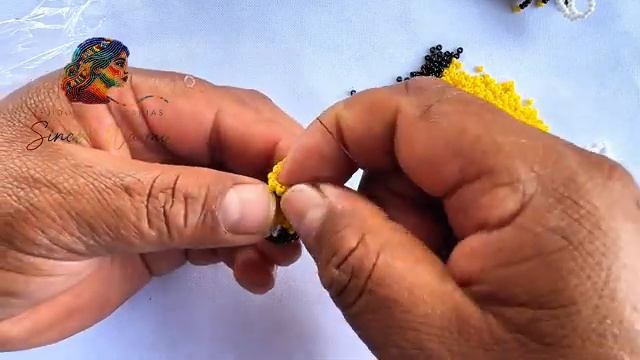 3-D пчела из бисера от  Tejidos Y Artesanias. Часть 1 из 2.