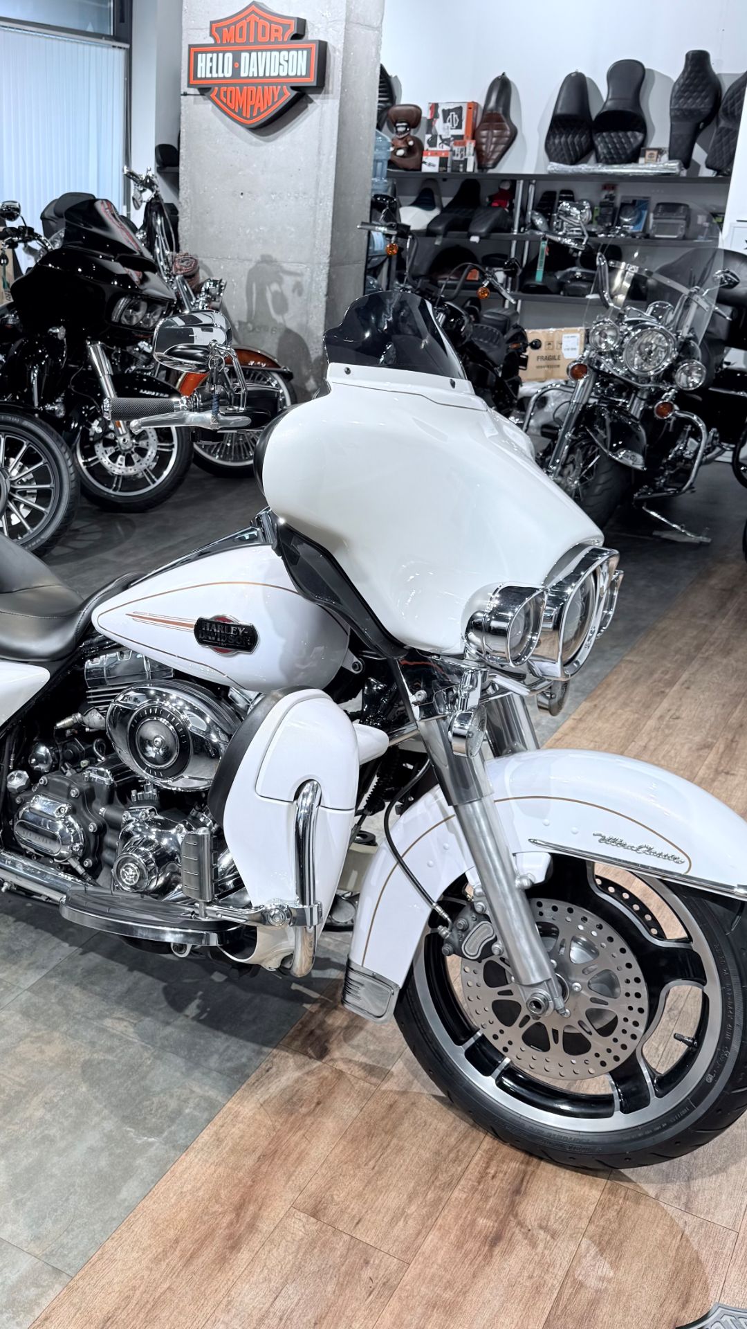 + 2007 HD Electra Glide Ultra 96 ABS White Pearl 63K (VIN 5HD***7044)
