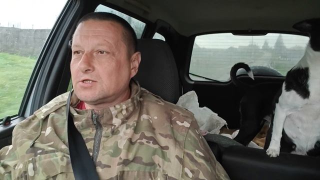 Жизнь в деревне.Домашние дела.Дима готовит салат.