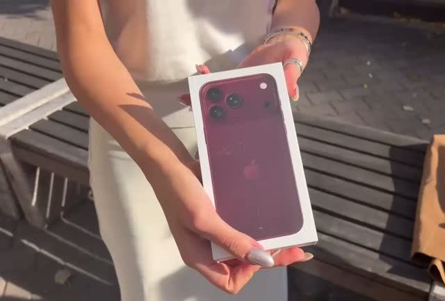 iPhone 18 Pro Max начали продавать в Москве за 900 тысяч рублей