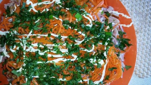 Салат из корейской моркови и копченым окорочком