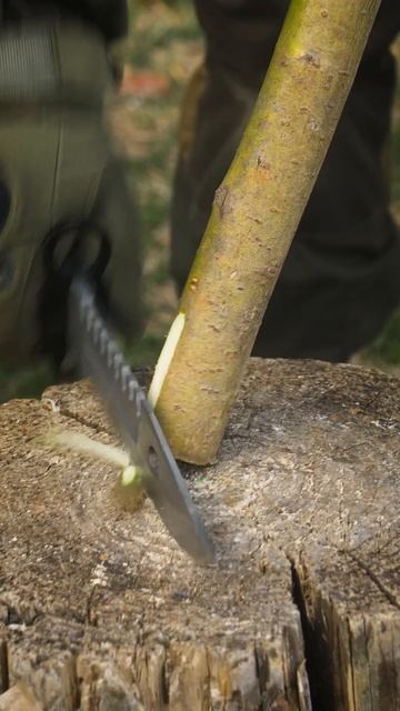 Отличная идея если трясутся руки #survivalcraft #bushcraft #выживание #лайфхак #бушкрафт