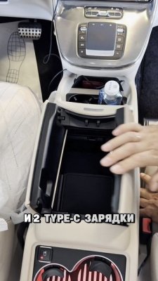 Капитанские сиденья и подлокотник с холодильником в Mercedes V-class
