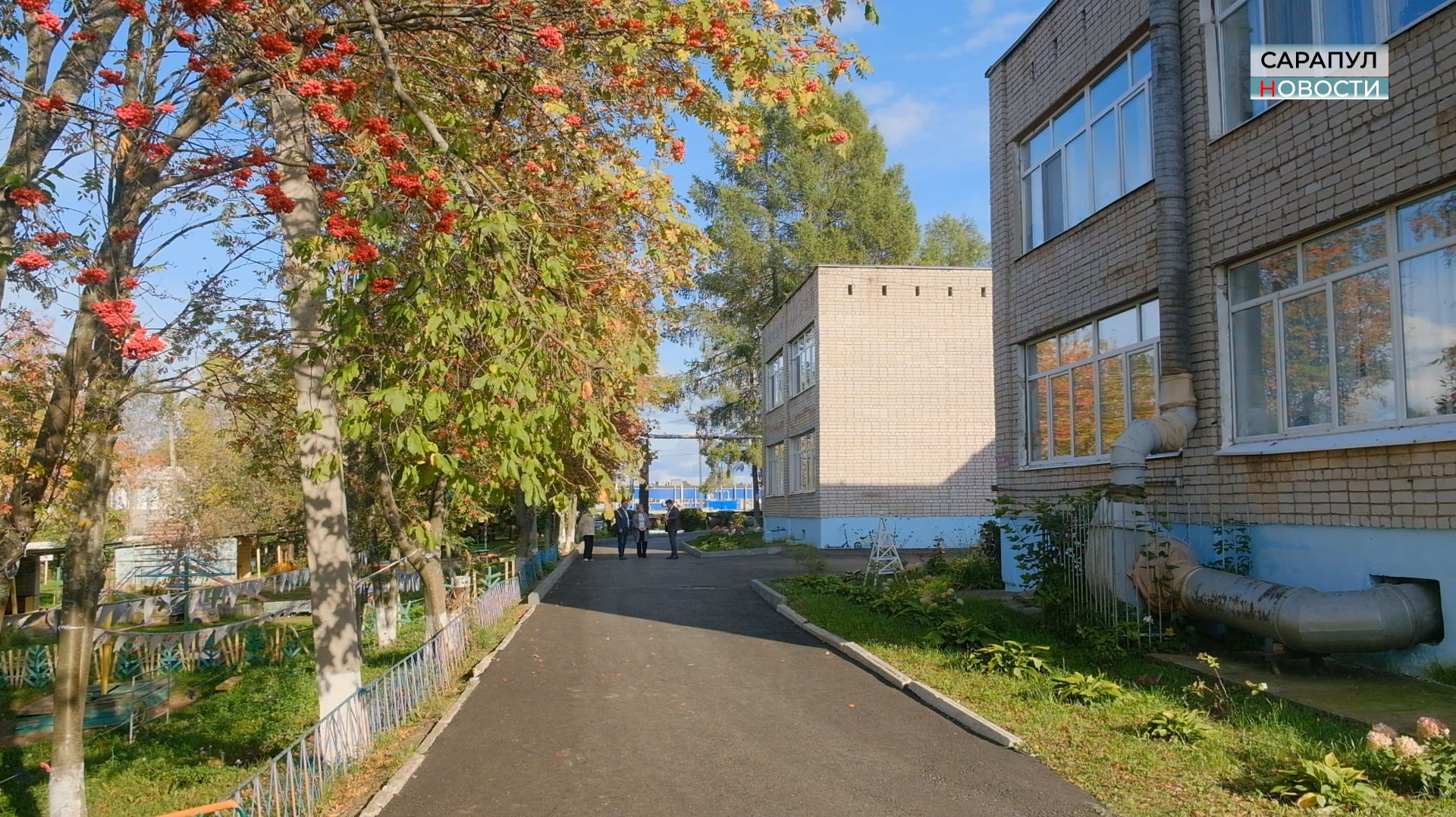В ДЕТСАДУ №43 ПОЛОЖИЛИ НОВЫЙ АСФАЛЬТ