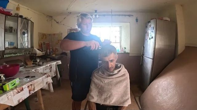 Наталья Губарева. ПОДСТРИГЛА КОЛЮ ⧸ УБОРКА ВО ДВОРЕ ⧸ ЖИЗНЬ В СЕЛЕ #villagelife
