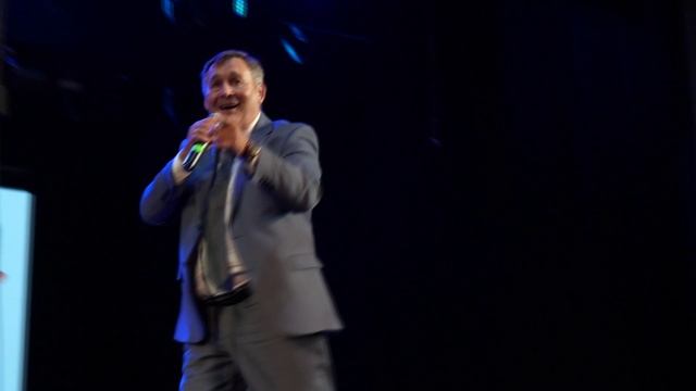 🎉Депутат Сергей Бондаренко организовал концерт, приуроченный к декаде пожилого человека.