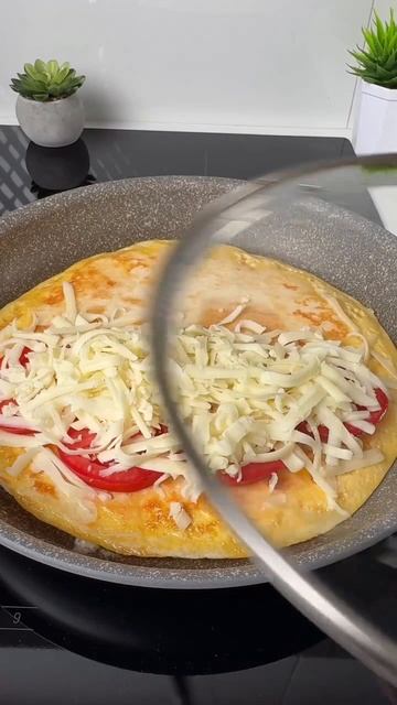 Сырная тортилья на завтрак: просто и вкусно!