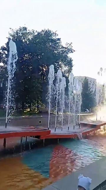 Паниковский с гусем.
