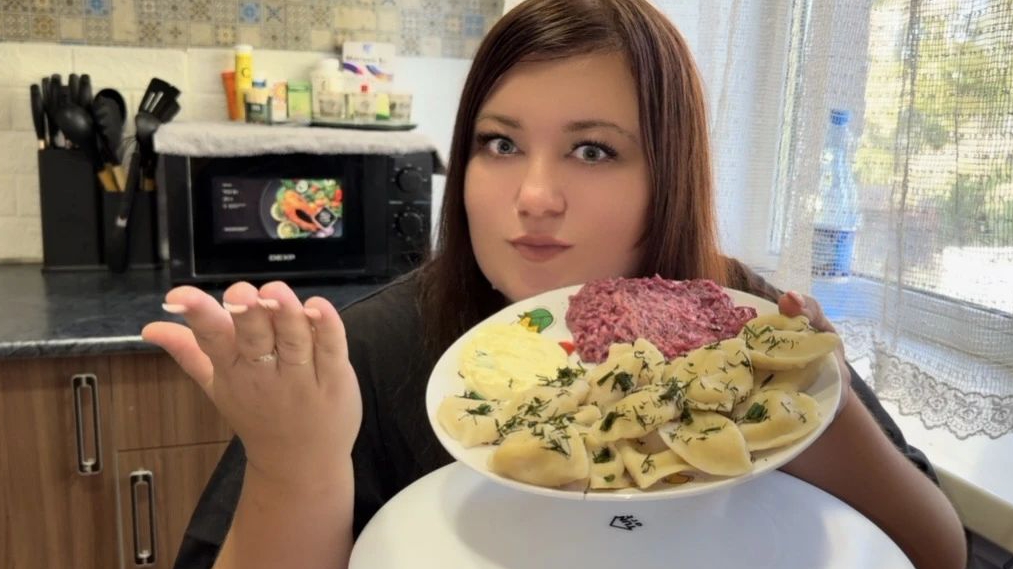 Мукбанг быстрый/вареники с картошкой/салат/болталка