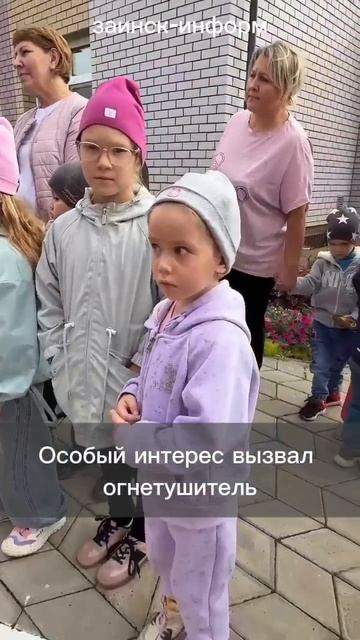 Пожарная машина приехала в гости к дошколятам