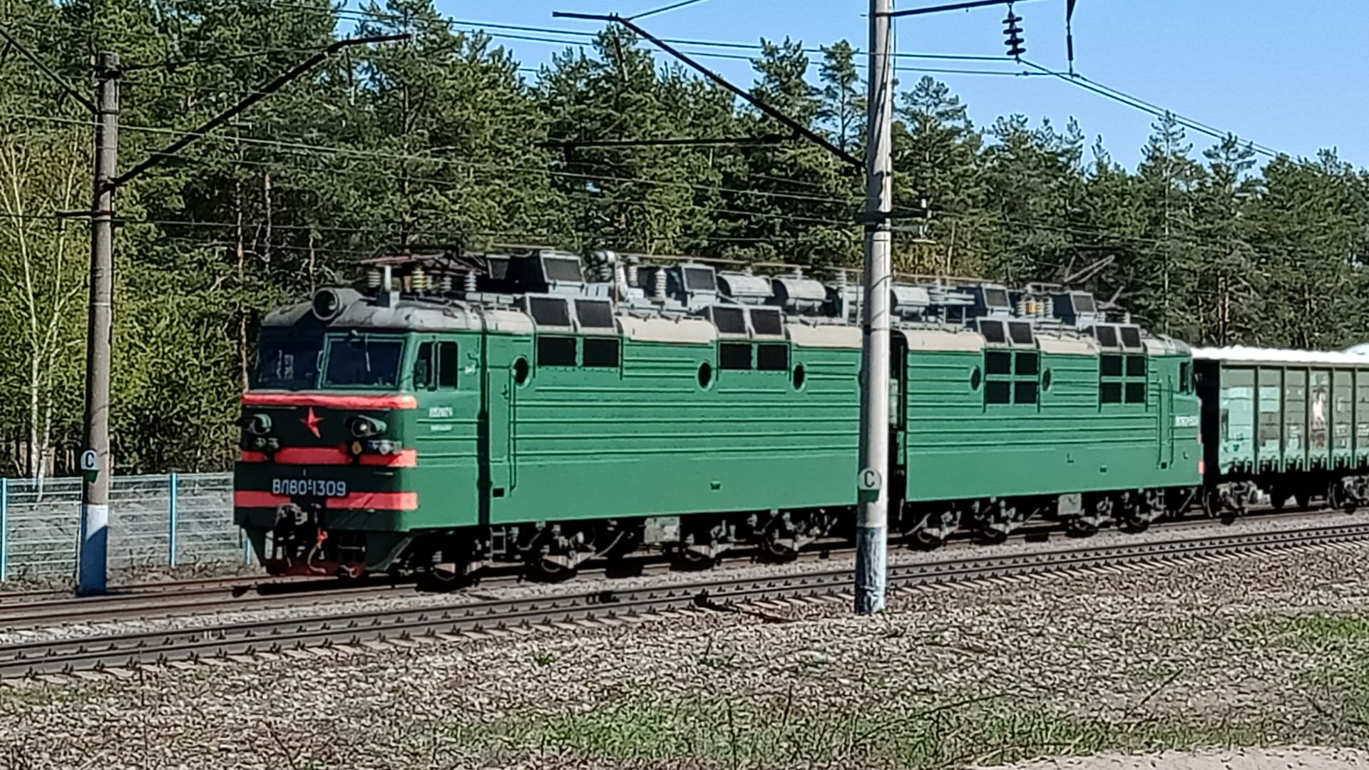 ВЛ80с-1309 с грузовым поездом, январь 2021 года