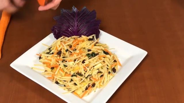Витаминный салат из репы, яблока и моркови