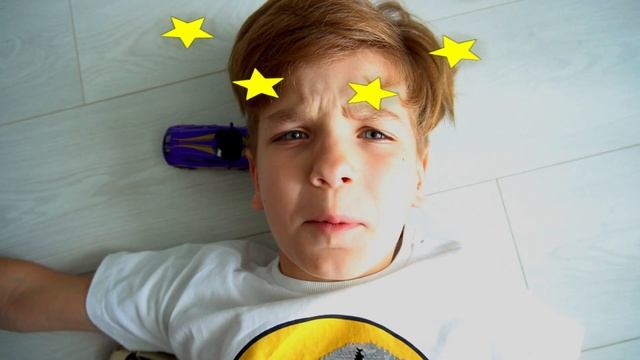 Марк хочет стать достаточно сильным, чтобы поднимать большие игрушечные машинки