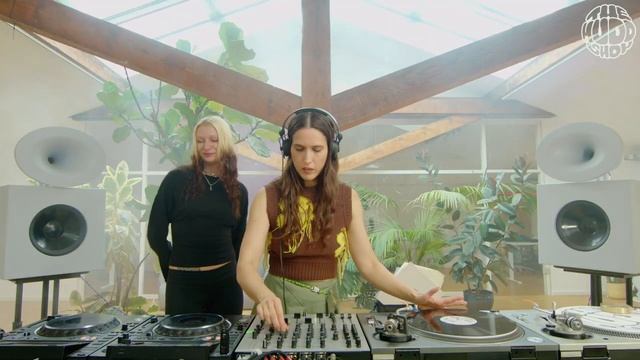 Helena Hauff B2b DJ MELL G @ Themuddshow X JUICY GANG RECORDS