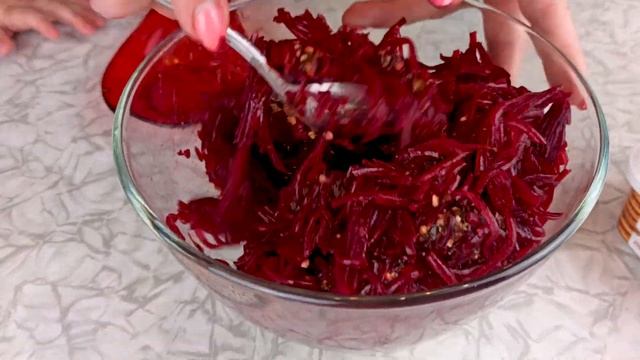 Салат с фетой свеклой черносливом и грецкими орехами