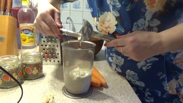 Морковный салат с сыром и чесноком