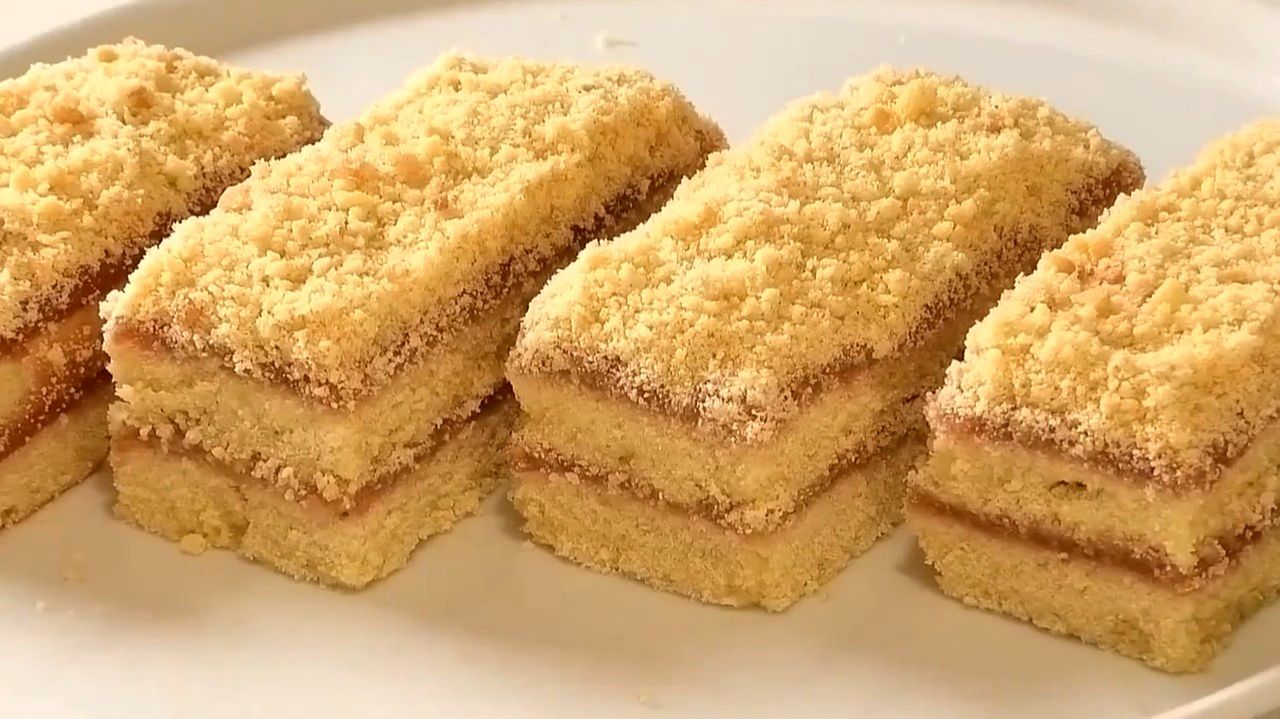Самая простая выпечка к чаю за 20 минут. А вкус её каков! Всё очень просто, без лишней суеты.