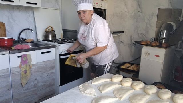 ПИРОЖКИ ЖАРЕНЫЕ 🌮❗✅. Петя пробует пирожок со сметаной ✅