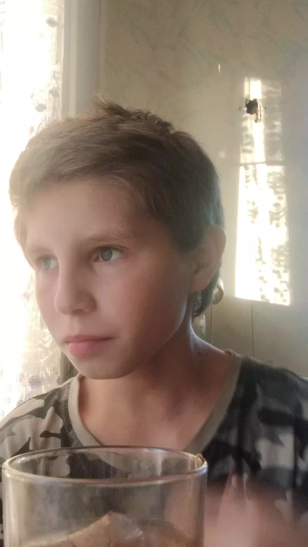 Пока мамы нету дома мы снимали с нею порно