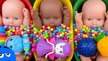 🧸🛁 «Купаем кукол и сортируем радужные бусины — весёлое занятие!» 🌈