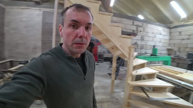 Деревянная лестница на заказ в  Краснокамске.
